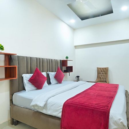 Chowdhry Tourist Lodge - New Delhi Railway Station - 2 Minutes Walk Екстериор снимка