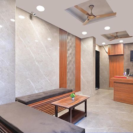 Chowdhry Tourist Lodge - New Delhi Railway Station - 2 Minutes Walk Екстериор снимка