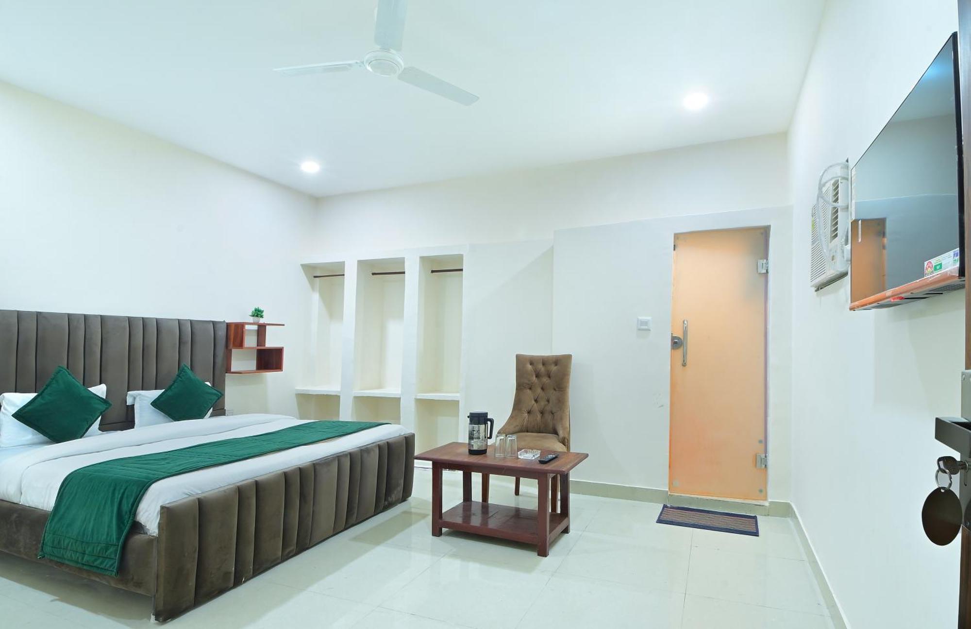 Chowdhry Tourist Lodge - New Delhi Railway Station - 2 Minutes Walk Екстериор снимка