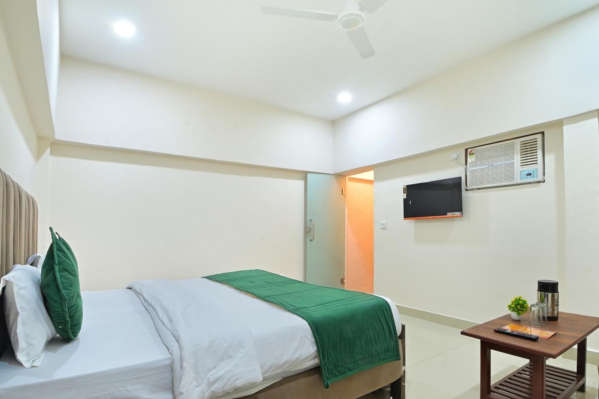 Chowdhry Tourist Lodge - New Delhi Railway Station - 2 Minutes Walk Екстериор снимка