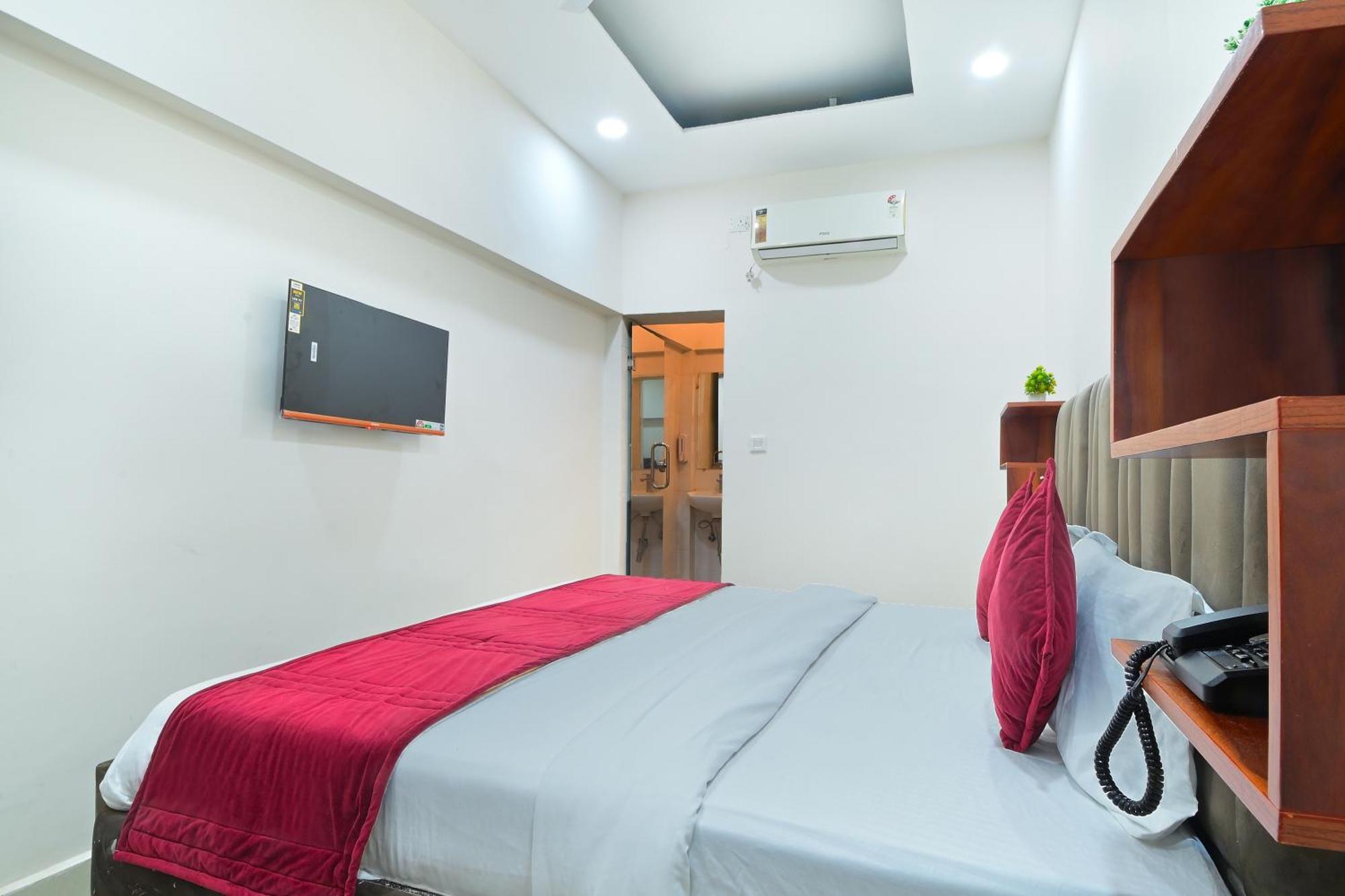 Chowdhry Tourist Lodge - New Delhi Railway Station - 2 Minutes Walk Екстериор снимка