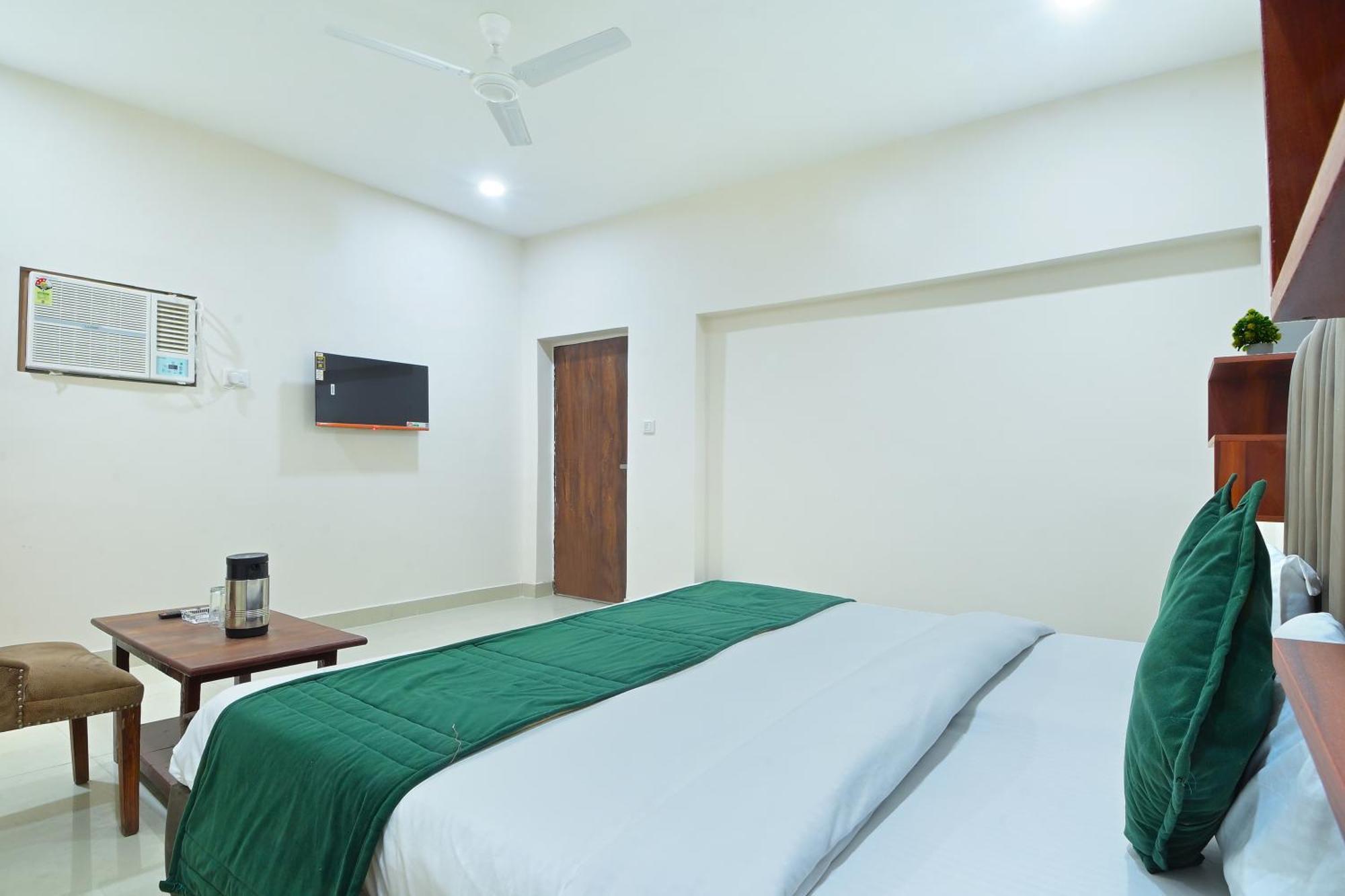 Chowdhry Tourist Lodge - New Delhi Railway Station - 2 Minutes Walk Екстериор снимка