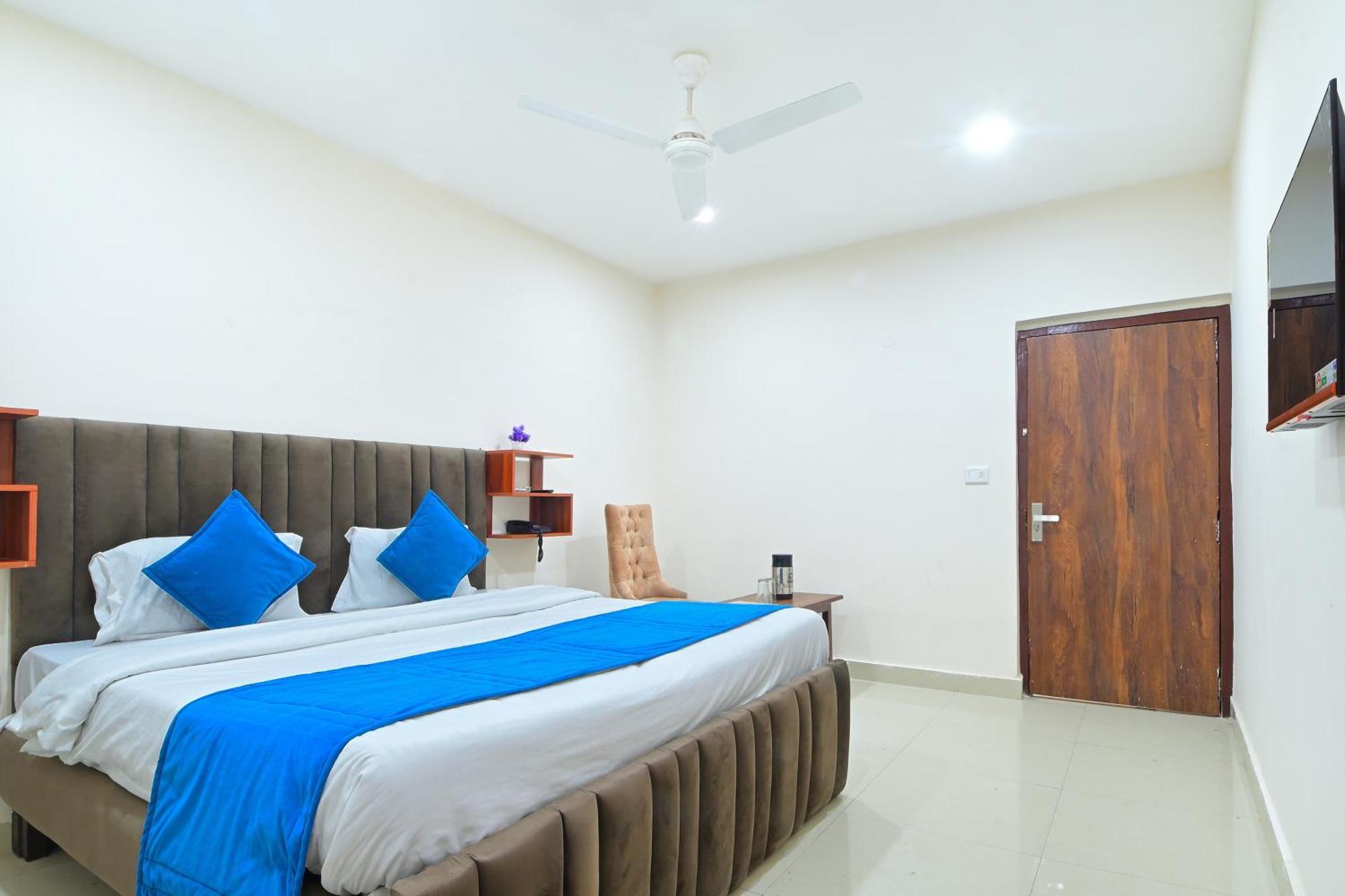 Chowdhry Tourist Lodge - New Delhi Railway Station - 2 Minutes Walk Екстериор снимка