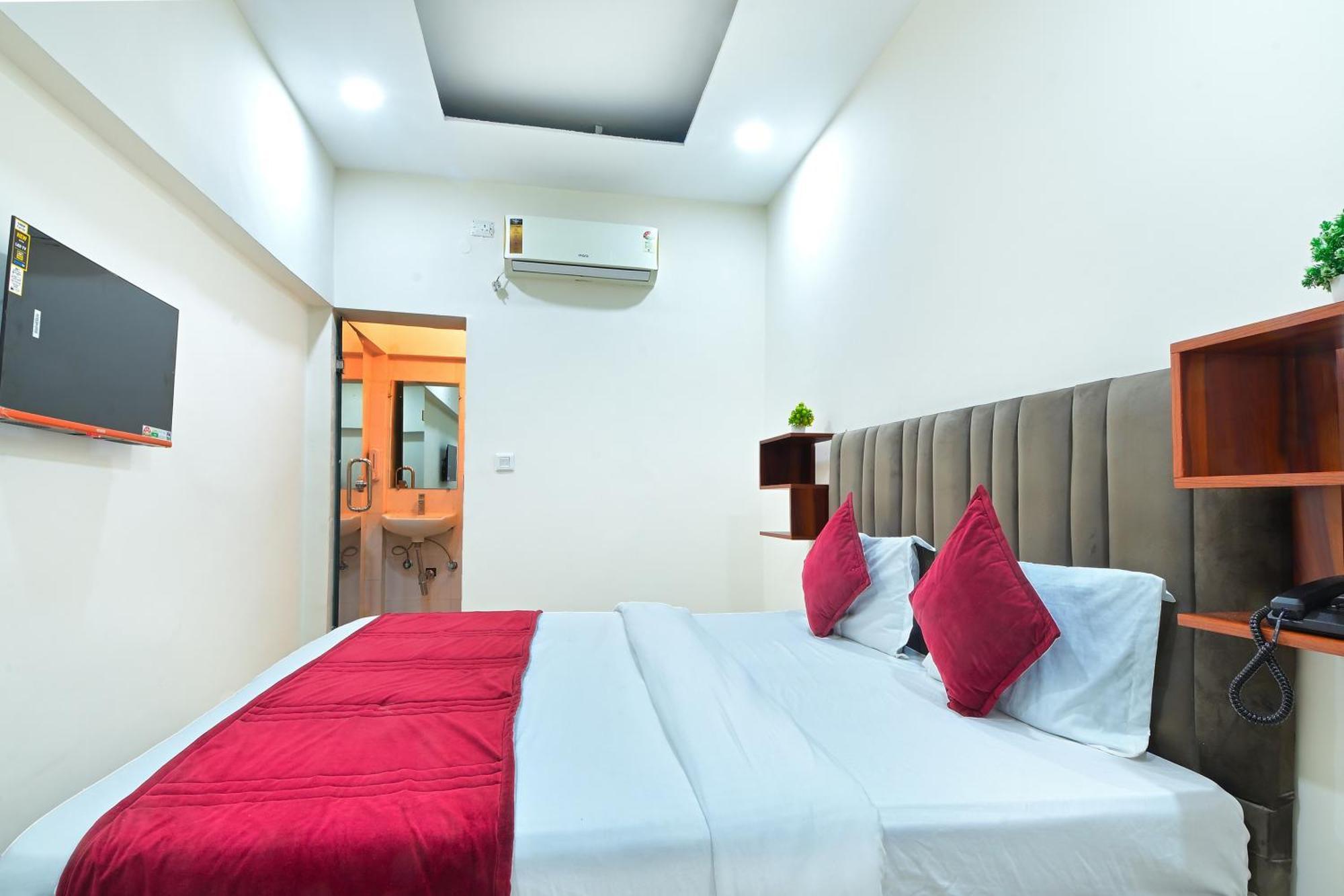 Chowdhry Tourist Lodge - New Delhi Railway Station - 2 Minutes Walk Екстериор снимка