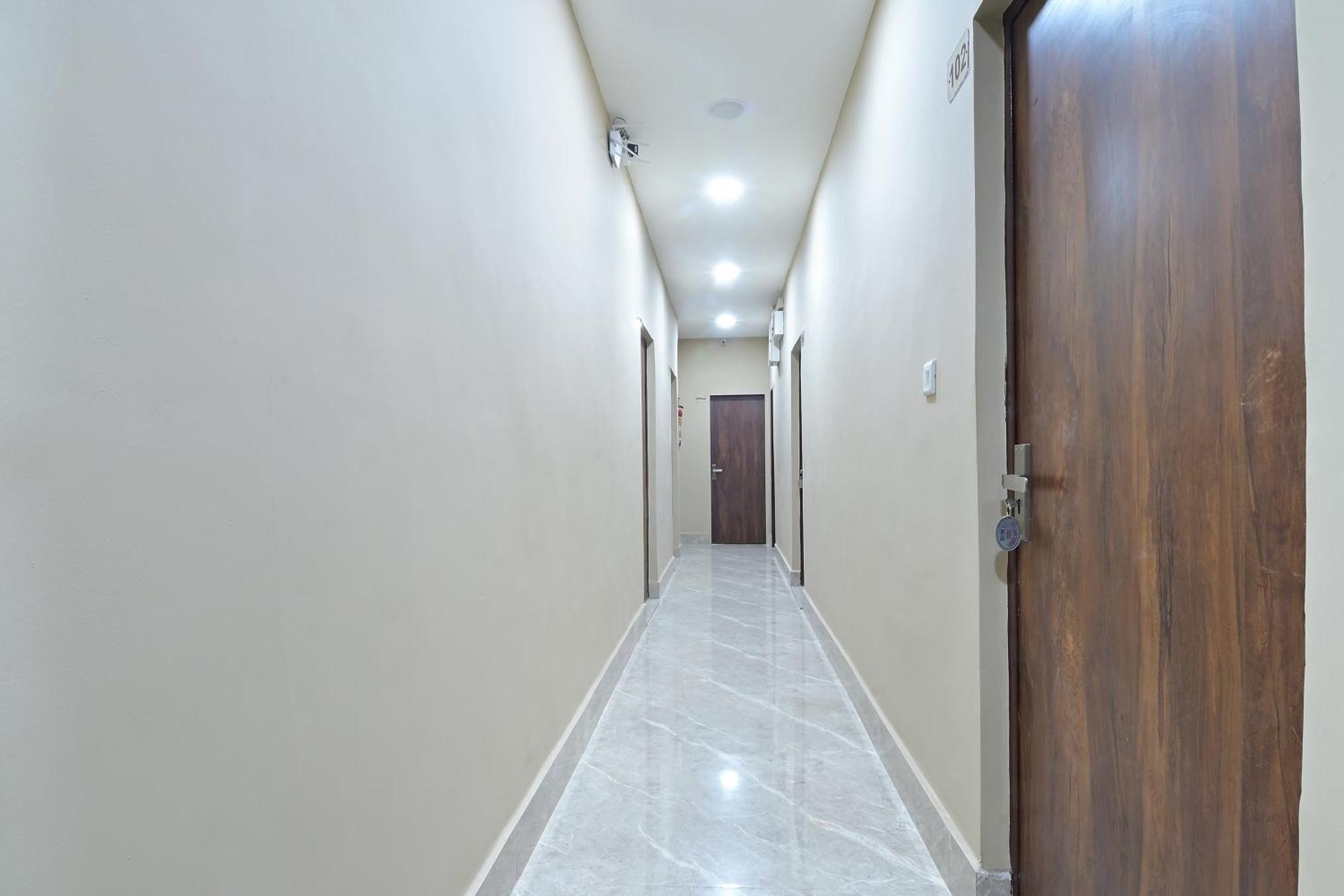 Chowdhry Tourist Lodge - New Delhi Railway Station - 2 Minutes Walk Екстериор снимка