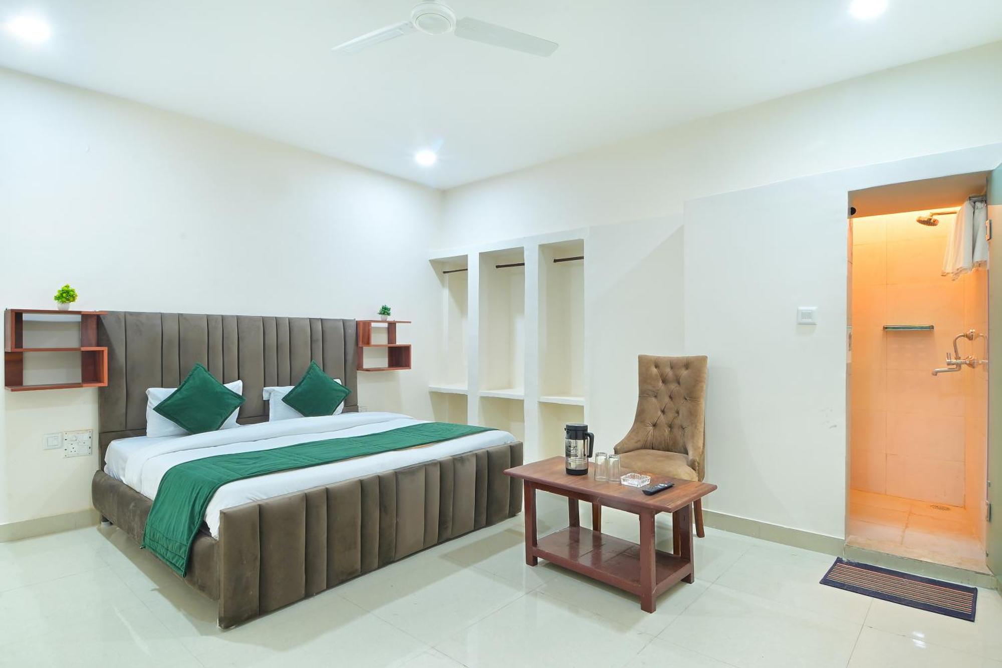 Chowdhry Tourist Lodge - New Delhi Railway Station - 2 Minutes Walk Екстериор снимка