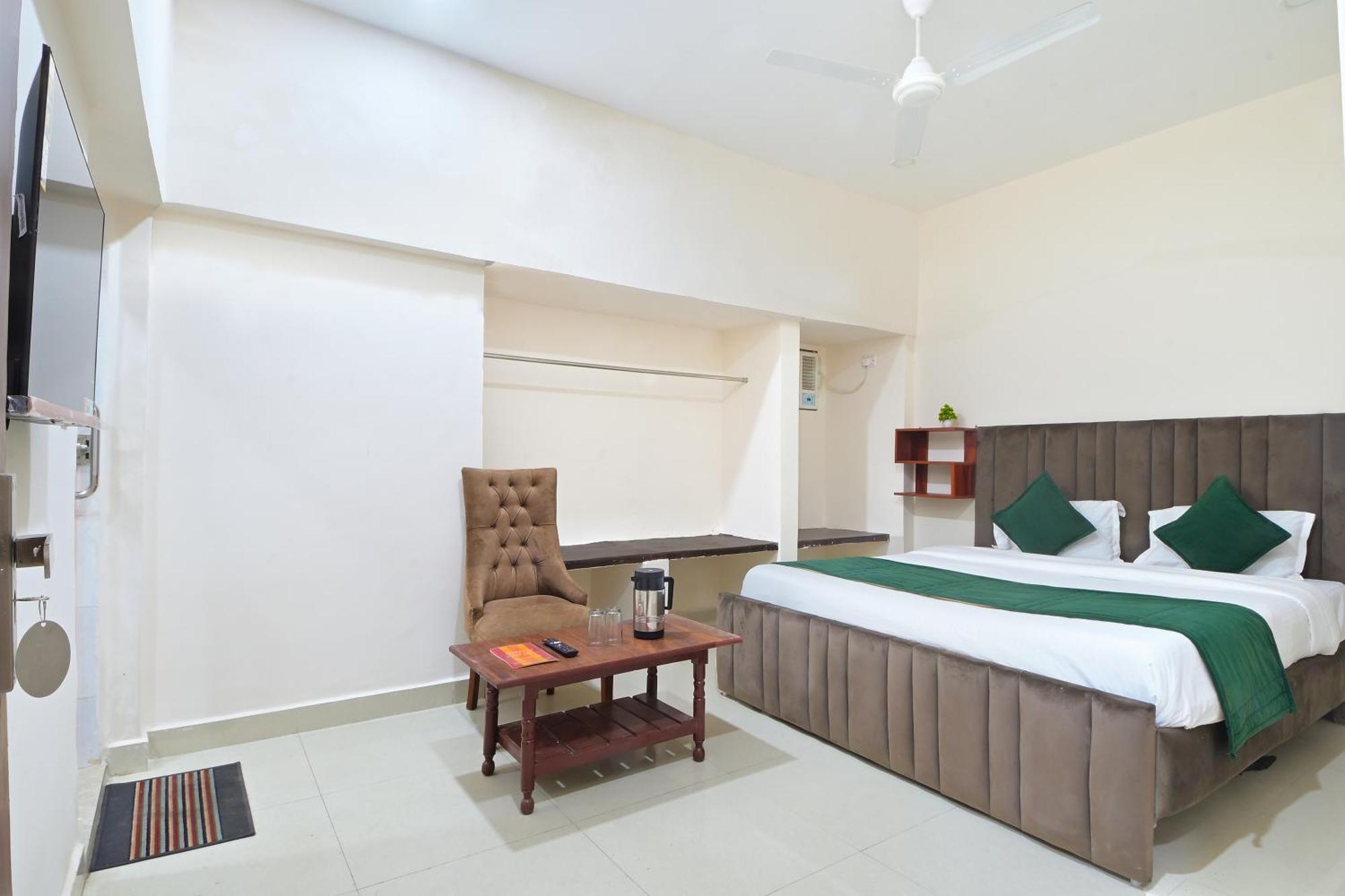 Chowdhry Tourist Lodge - New Delhi Railway Station - 2 Minutes Walk Екстериор снимка