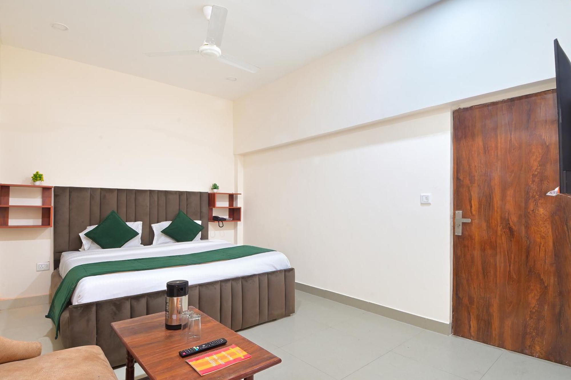 Chowdhry Tourist Lodge - New Delhi Railway Station - 2 Minutes Walk Екстериор снимка