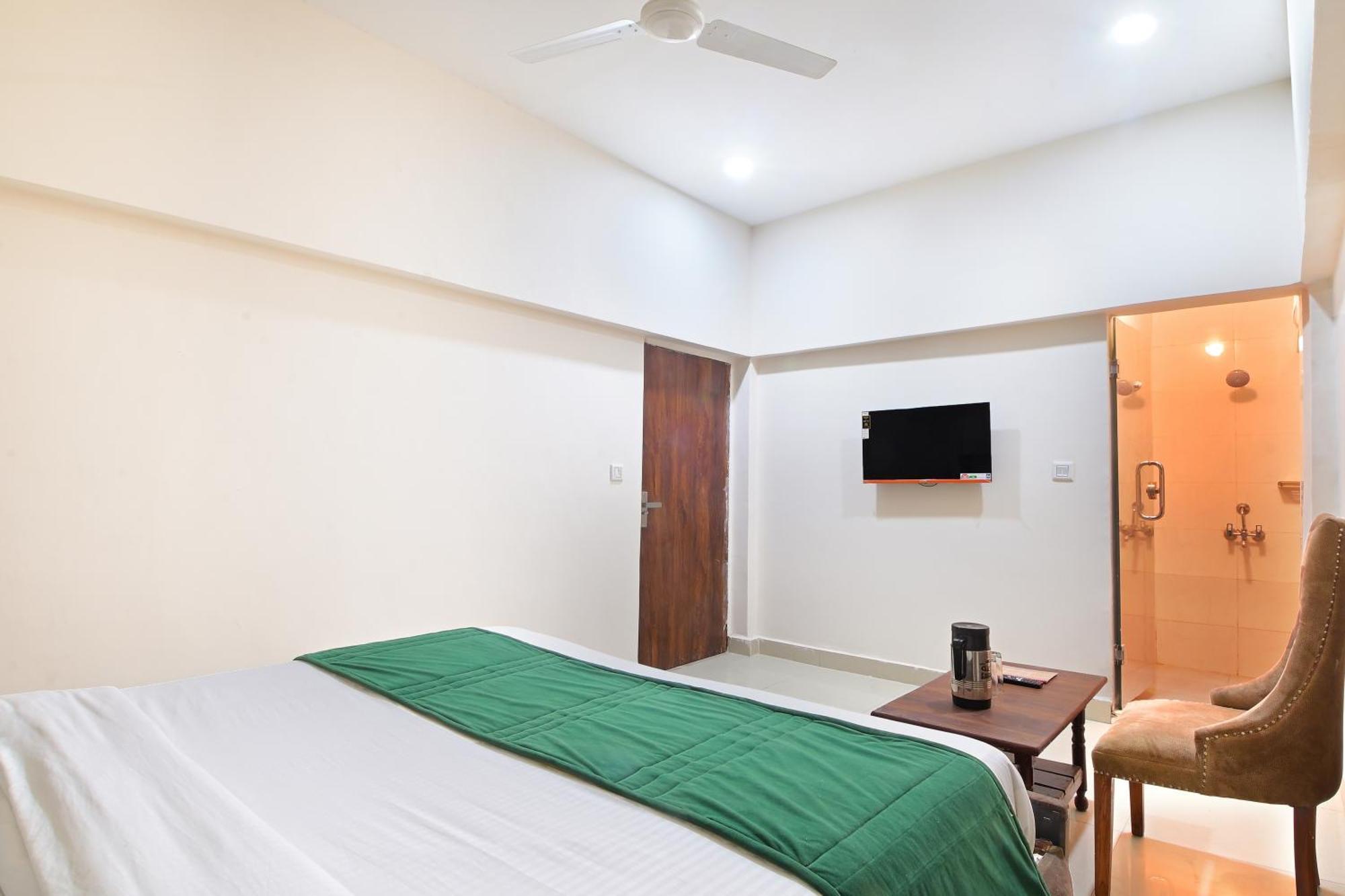 Chowdhry Tourist Lodge - New Delhi Railway Station - 2 Minutes Walk Екстериор снимка