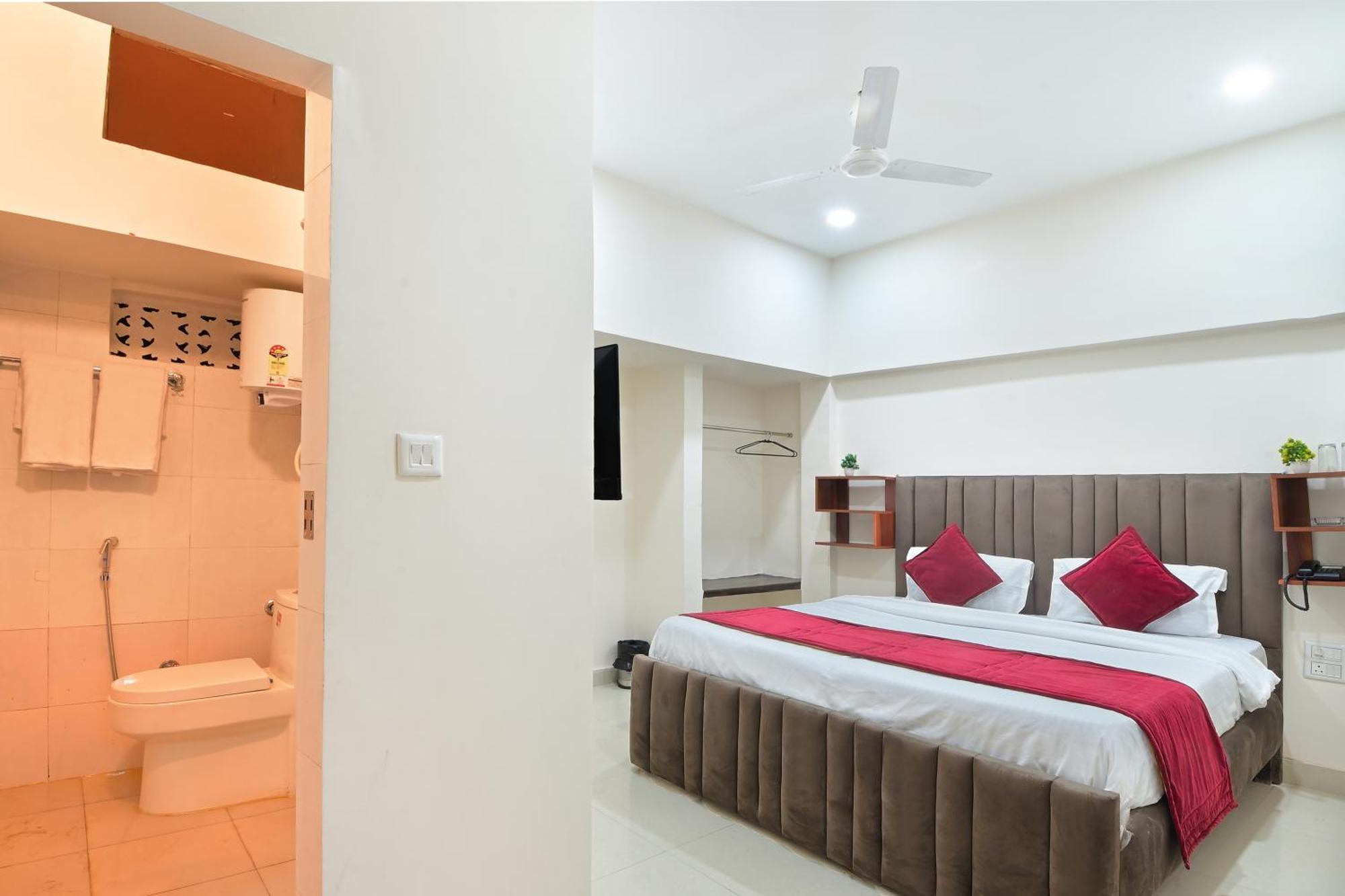 Chowdhry Tourist Lodge - New Delhi Railway Station - 2 Minutes Walk Екстериор снимка