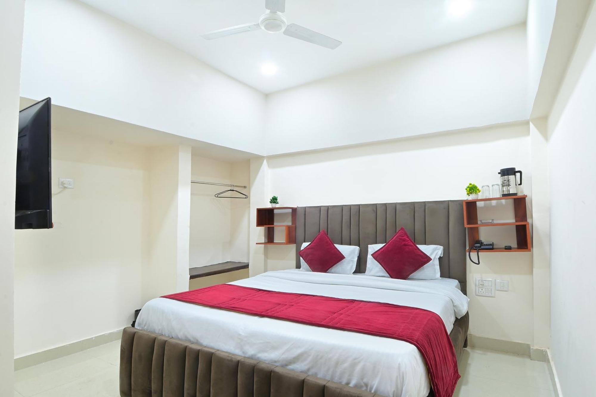 Chowdhry Tourist Lodge - New Delhi Railway Station - 2 Minutes Walk Екстериор снимка
