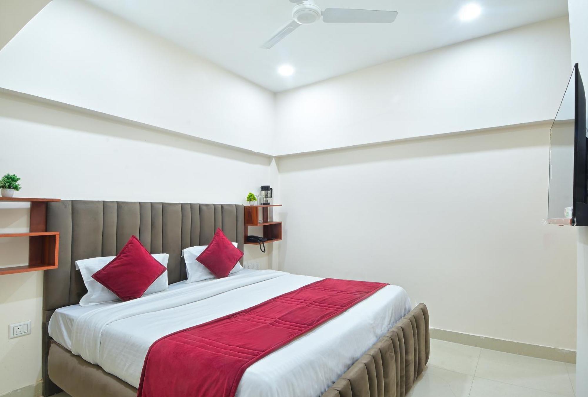 Chowdhry Tourist Lodge - New Delhi Railway Station - 2 Minutes Walk Екстериор снимка