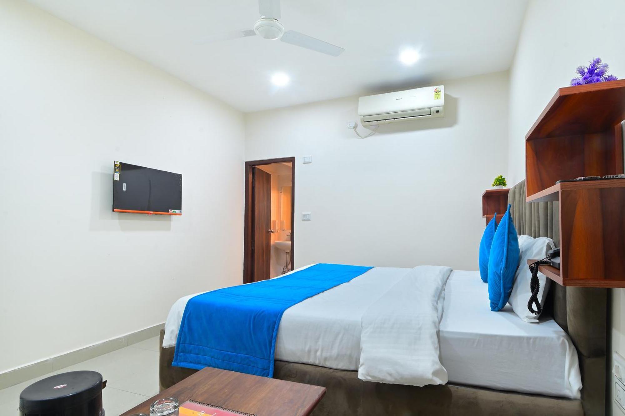 Chowdhry Tourist Lodge - New Delhi Railway Station - 2 Minutes Walk Екстериор снимка